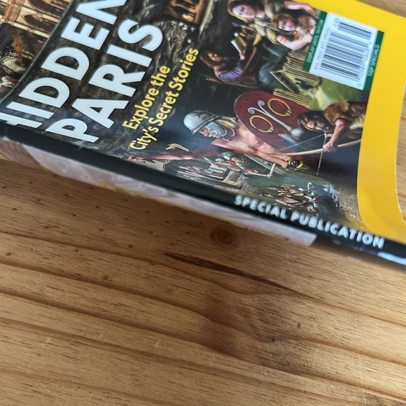 National Geographic 2024 HIDDEN PARIS excellent coffee table book/magazine. - Picture 4 of 6